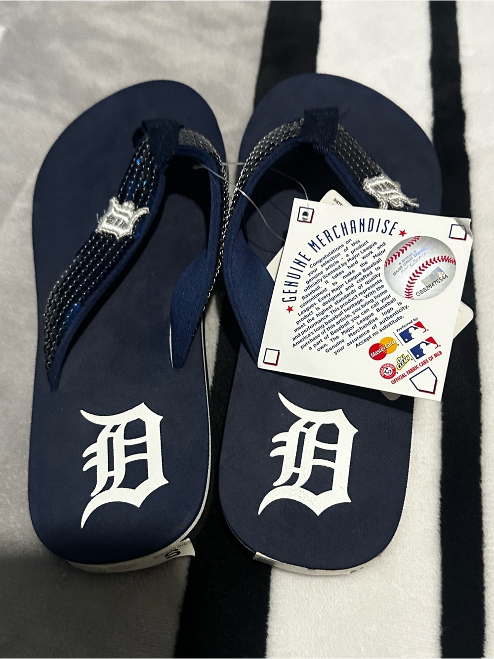 Forever Collectibles Women Navy Blue Detroit D Logo Flip Flops